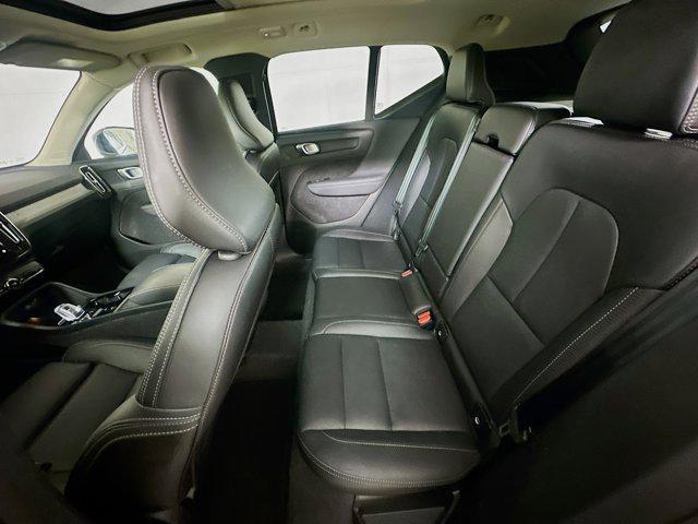 Photo of 2025 Onyx Black Metallic Volvo XC40