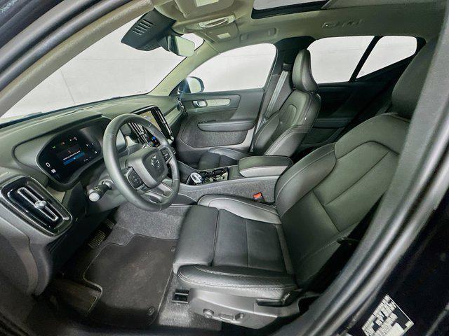 Photo of 2025 Onyx Black Metallic Volvo XC40