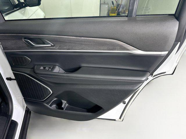 Photo of 2021 Bright White Clearcoat Jeep Grand Cherokee L