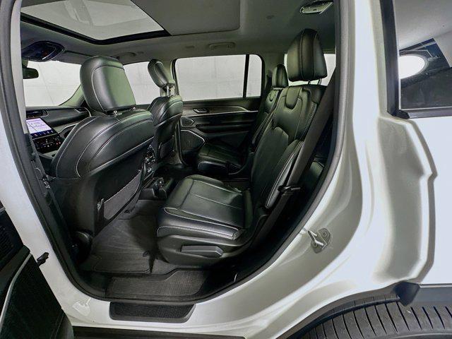 Photo of 2021 Bright White Clearcoat Jeep Grand Cherokee L