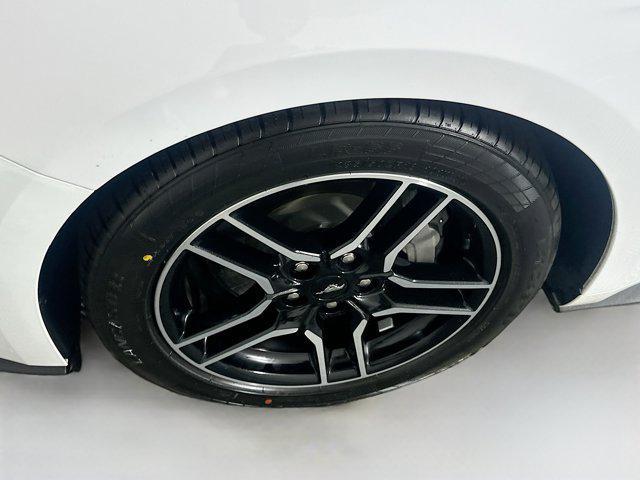 Photo of 2022 Oxford White Ford Mustang