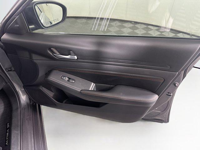 Photo of 2022 Gun Metallic Nissan Altima