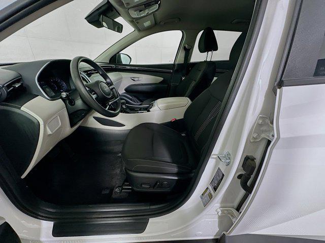 Photo of 2024 White Pearl Hyundai TUCSON
