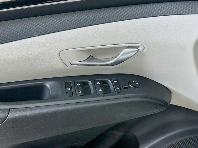 Photo of 2024 White Pearl Hyundai TUCSON
