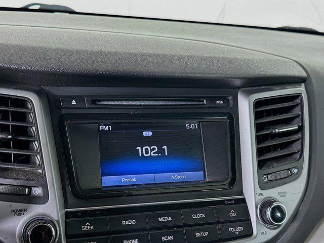 Photo of 2016 Molten Silver Hyundai TUCSON