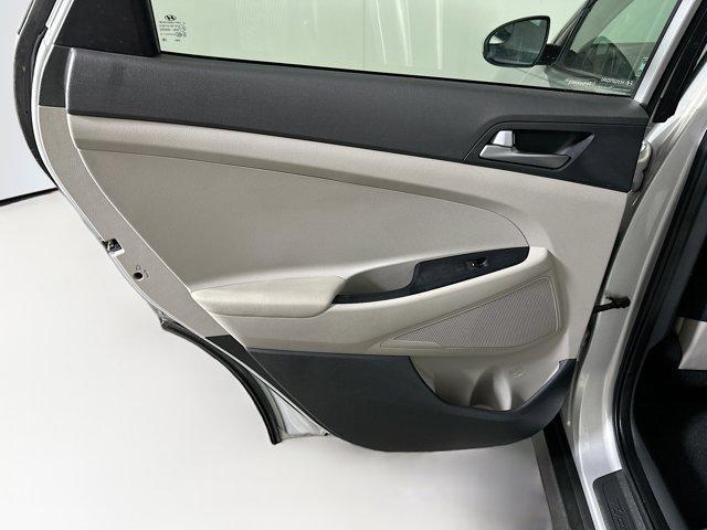 Photo of 2016 Molten Silver Hyundai TUCSON