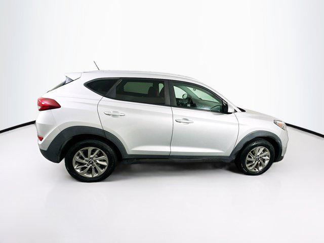 Photo of 2016 Molten Silver Hyundai TUCSON