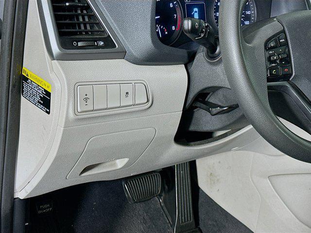 Photo of 2016 Molten Silver Hyundai TUCSON