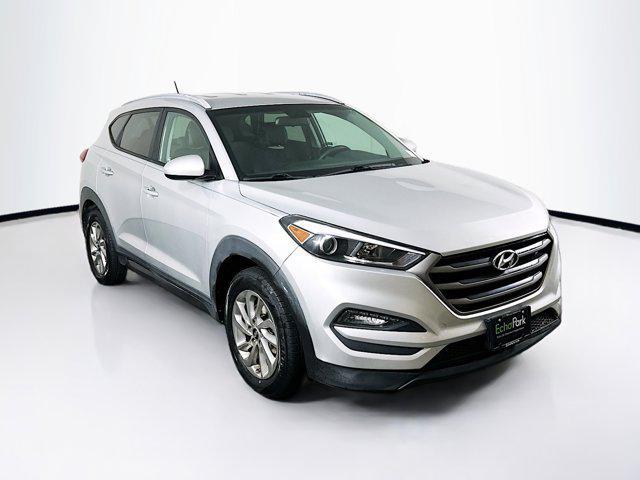 Photo of 2016 Molten Silver Hyundai TUCSON