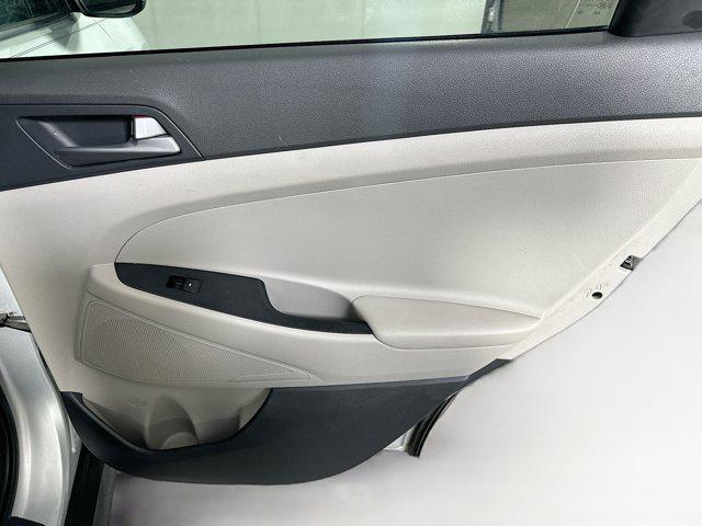 Photo of 2016 Molten Silver Hyundai TUCSON