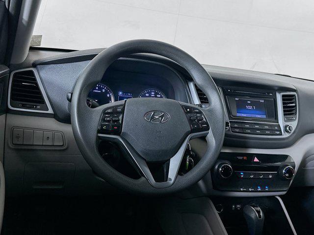 Photo of 2016 Molten Silver Hyundai TUCSON