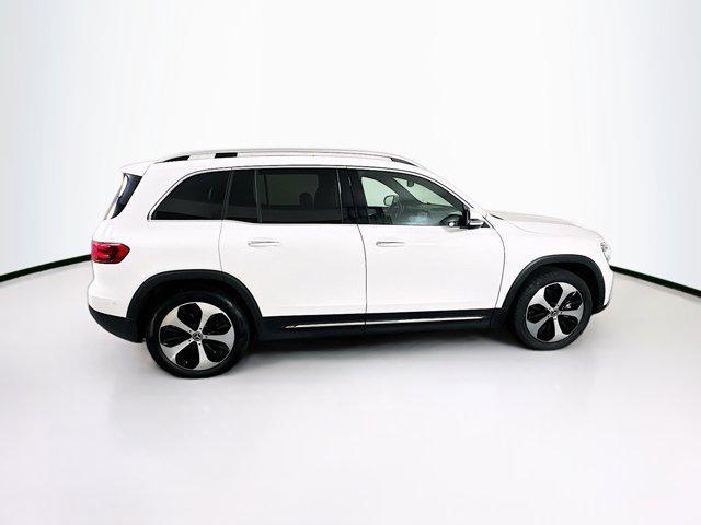 Photo of 2024 Polar White Mercedes-Benz GLB 250