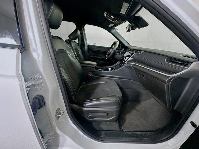 Photo of 2024 Bright White Clearcoat Jeep Grand Cherokee L