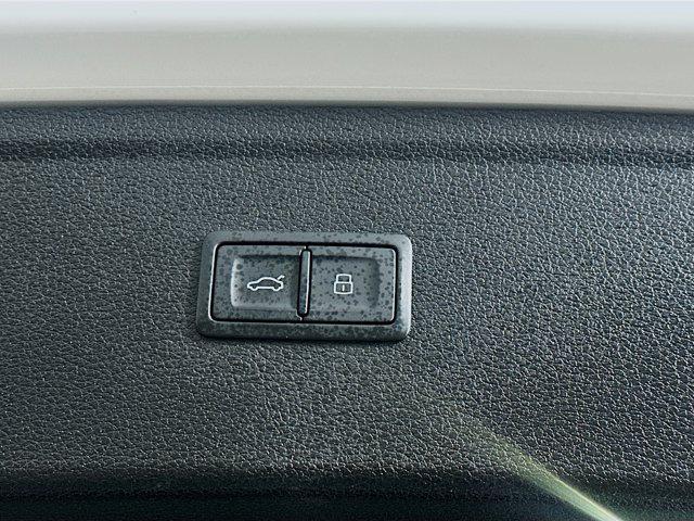 Photo of 2023 Ibis White Audi Q5