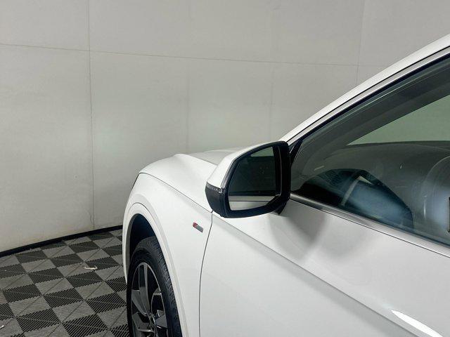 Photo of 2023 Ibis White Audi Q5