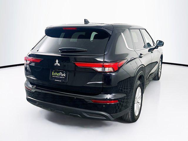 Photo of 2024 Labrador Black Pearl Mitsubishi Outlander