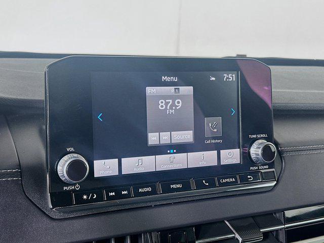 Photo of 2024 Labrador Black Pearl Mitsubishi Outlander