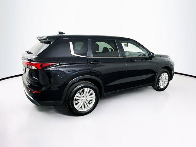 Photo of 2024 Labrador Black Pearl Mitsubishi Outlander