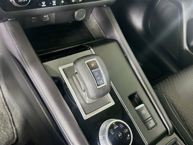 Photo of 2024 Labrador Black Pearl Mitsubishi Outlander