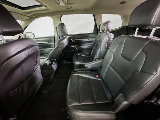 Photo of 2025 Everlasting Silver Kia Telluride