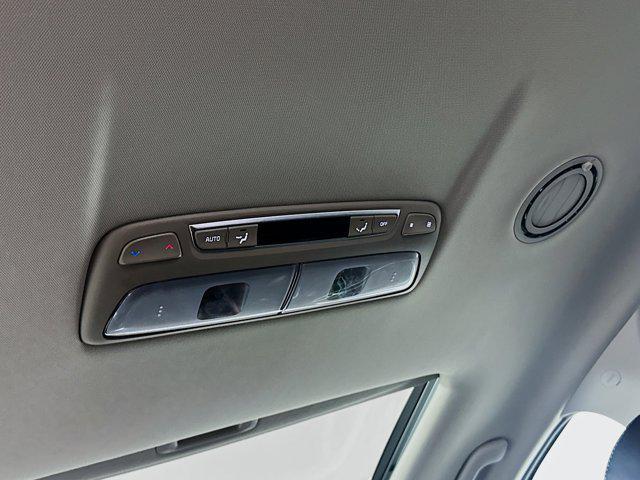 Photo of 2025 Everlasting Silver Kia Telluride