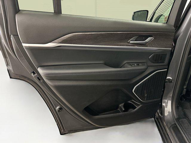 Photo of 2021 Baltic Gray Metallic Clearcoat Jeep Grand Cherokee L