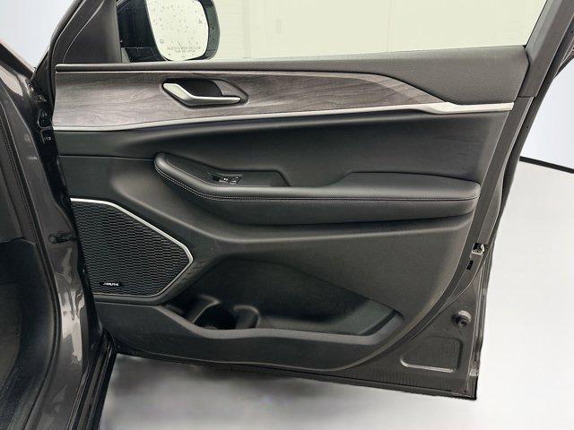 Photo of 2021 Baltic Gray Metallic Clearcoat Jeep Grand Cherokee L