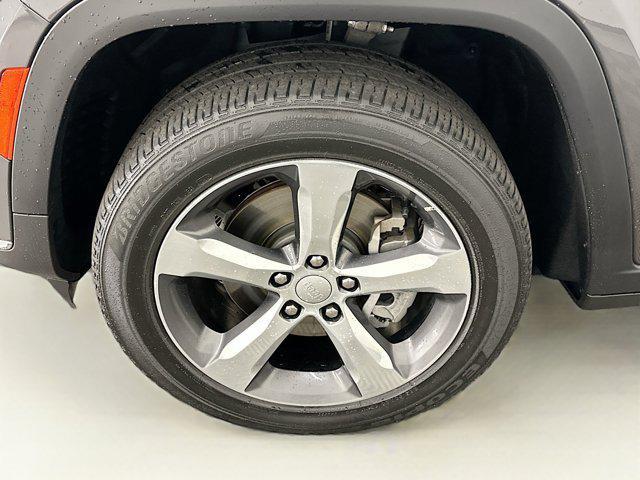 Photo of 2021 Baltic Gray Metallic Clearcoat Jeep Grand Cherokee L