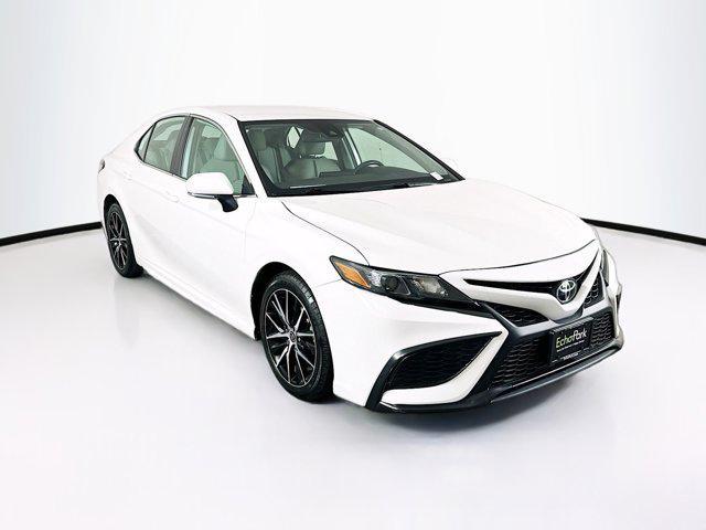 Photo of 2022 White Toyota Camry