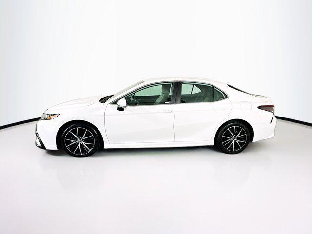 Photo of 2022 White Toyota Camry