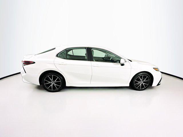 Photo of 2022 White Toyota Camry