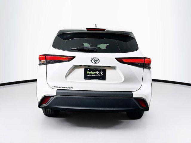 Photo of 2023 Wind Chill Pearl Toyota Highlander
