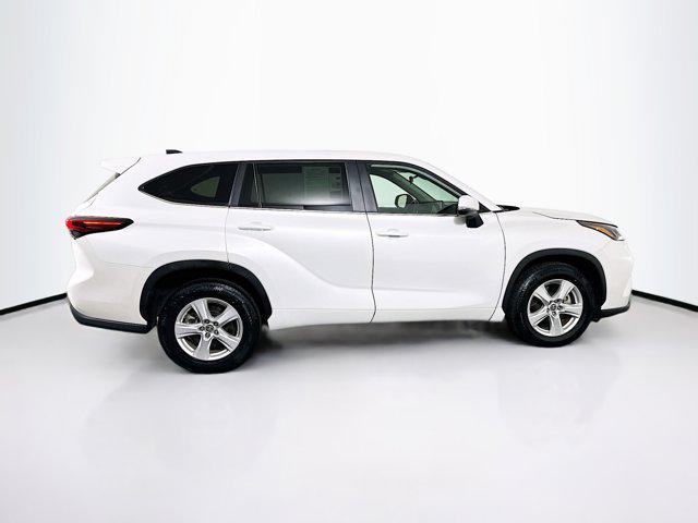 Photo of 2023 Wind Chill Pearl Toyota Highlander