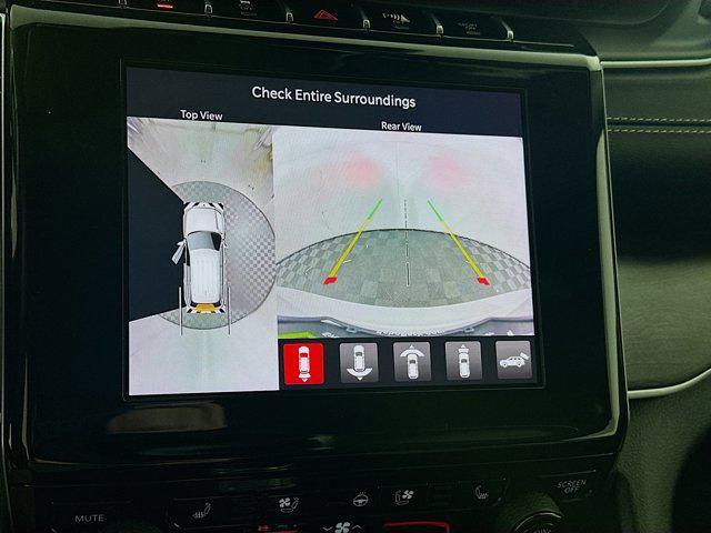 Photo of 2022 Bright White Clearcoat Jeep Grand Cherokee