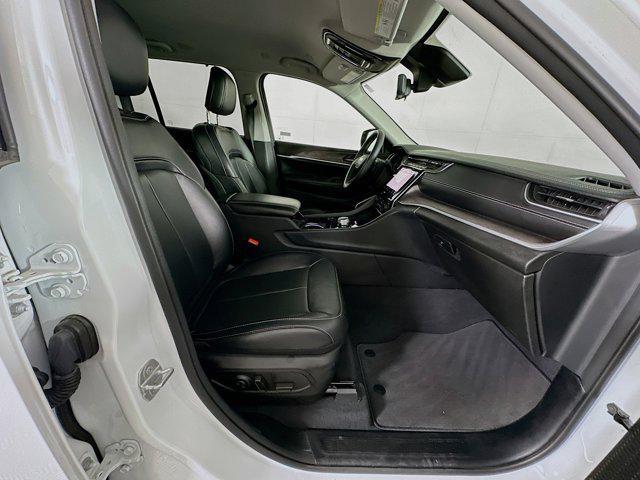 Photo of 2022 Bright White Clearcoat Jeep Grand Cherokee