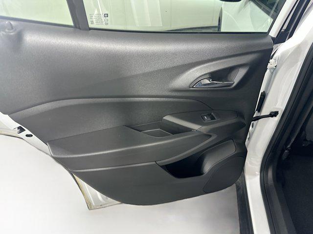 Photo of 2024 Summit White Chevrolet Trax