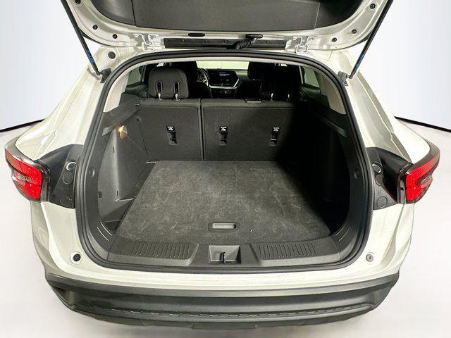 Photo of 2024 Summit White Chevrolet Trax