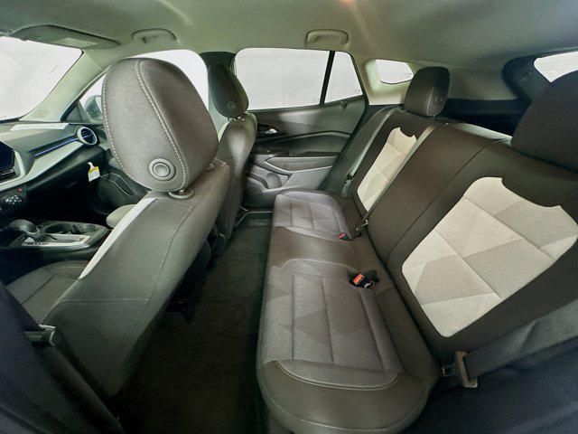 Photo of 2024 Summit White Chevrolet Trax