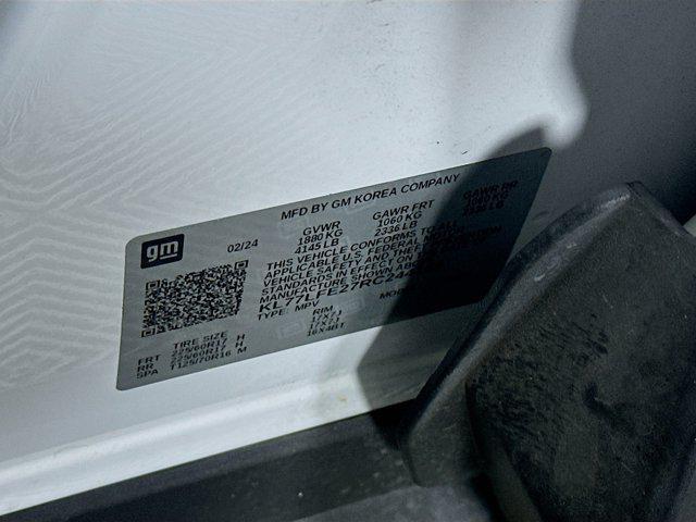 Photo of 2024 Summit White Chevrolet Trax