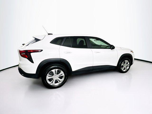 Photo of 2024 Summit White Chevrolet Trax