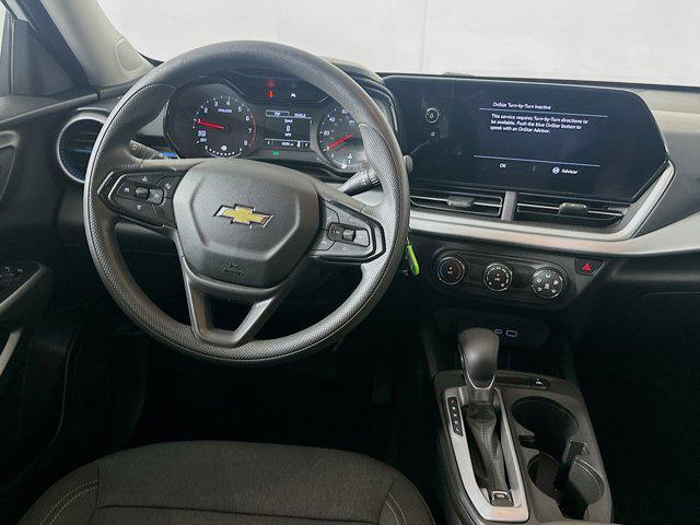 Photo of 2024 Summit White Chevrolet Trax