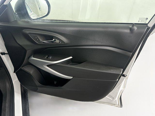 Photo of 2024 Summit White Chevrolet Trax