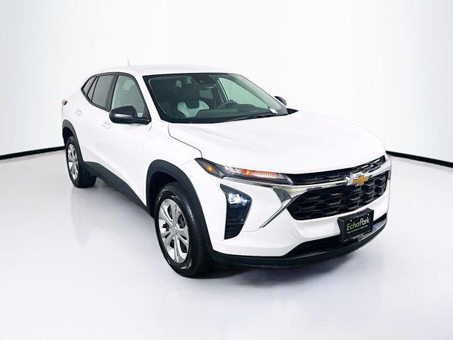 Photo of 2024 Summit White Chevrolet Trax