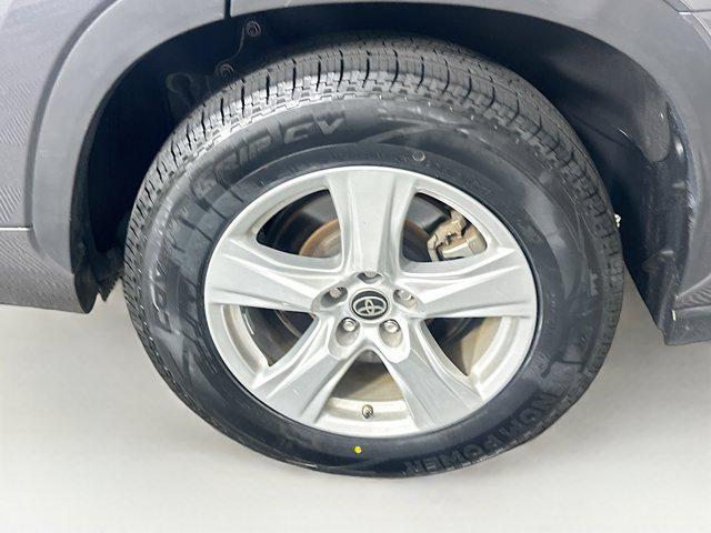 Photo of 2023 Magnetic Gray Metallic Toyota Highlander