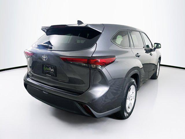 Photo of 2023 Magnetic Gray Metallic Toyota Highlander