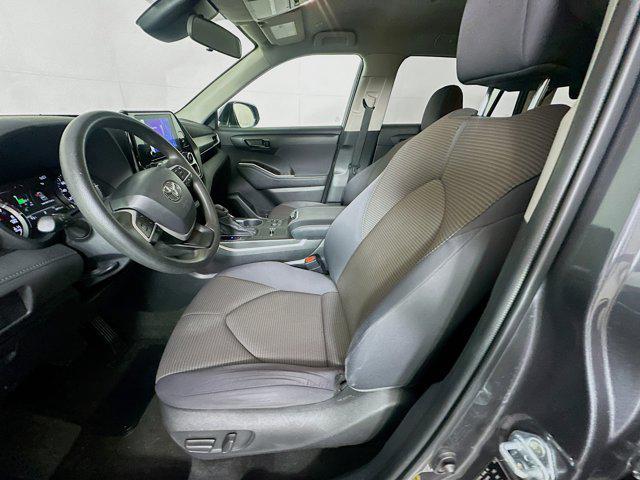 Photo of 2023 Magnetic Gray Metallic Toyota Highlander