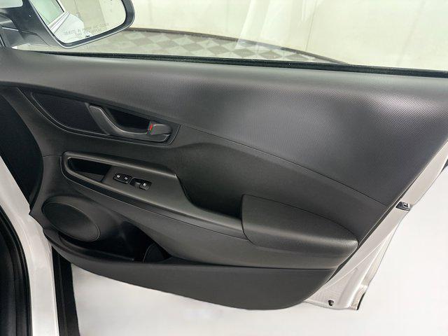 Photo of 2023 Lunar White Hyundai KONA