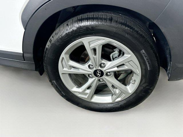 Photo of 2023 Lunar White Hyundai KONA