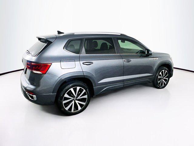 Photo of 2022 Platinum Gray Metallic Volkswagen Taos
