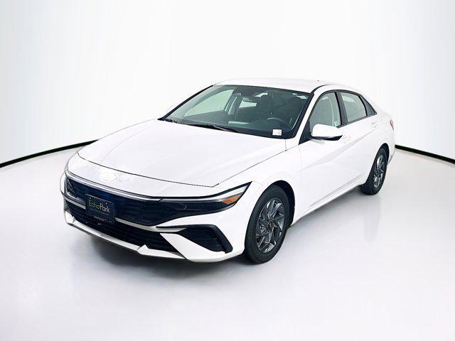 Photo of 2024 Serenity White Hyundai ELANTRA